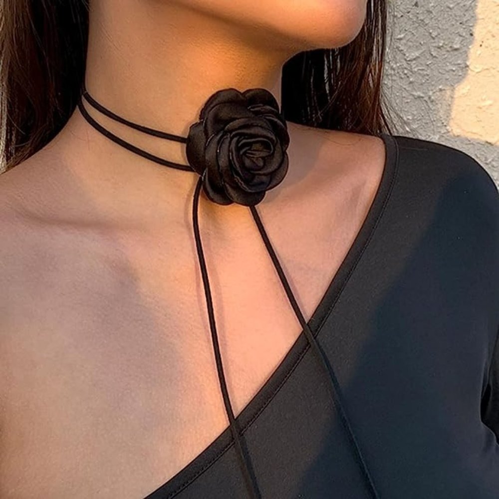 ♥ZARA ♥Black Rose Necklace♥ - Picture 4 of 7